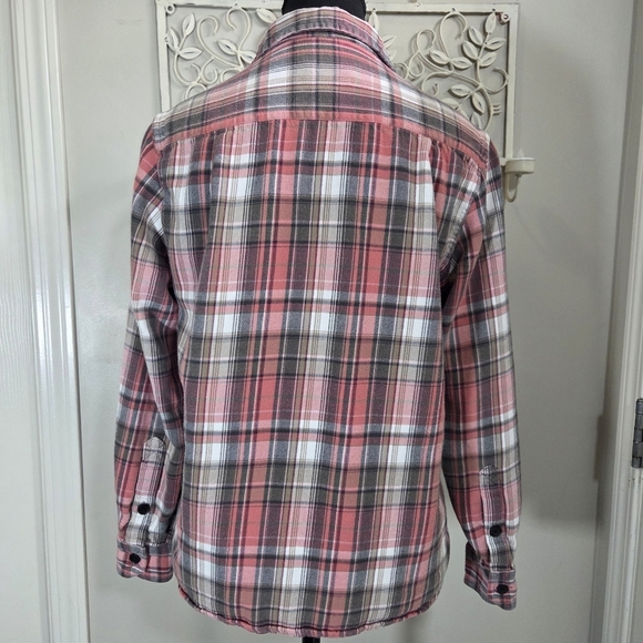 ⭐️Tilley Pink Plaid Flannel Button-Up Shirt Size Small - Picture 4 of 6